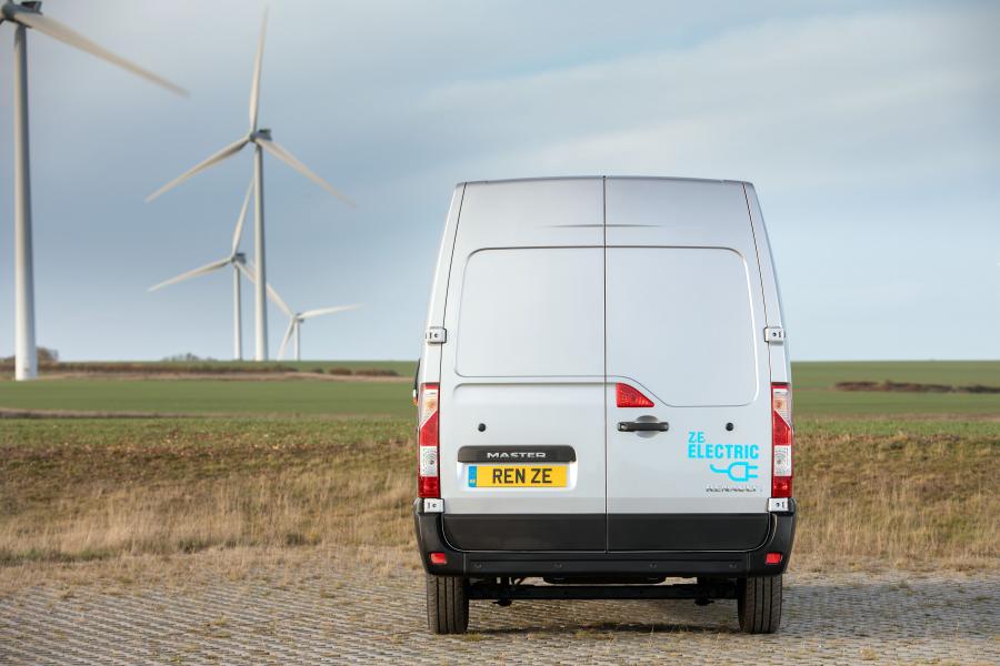  Renault Master Z.E. L2H2 2018 года  (UK) (фото 6 из 15)